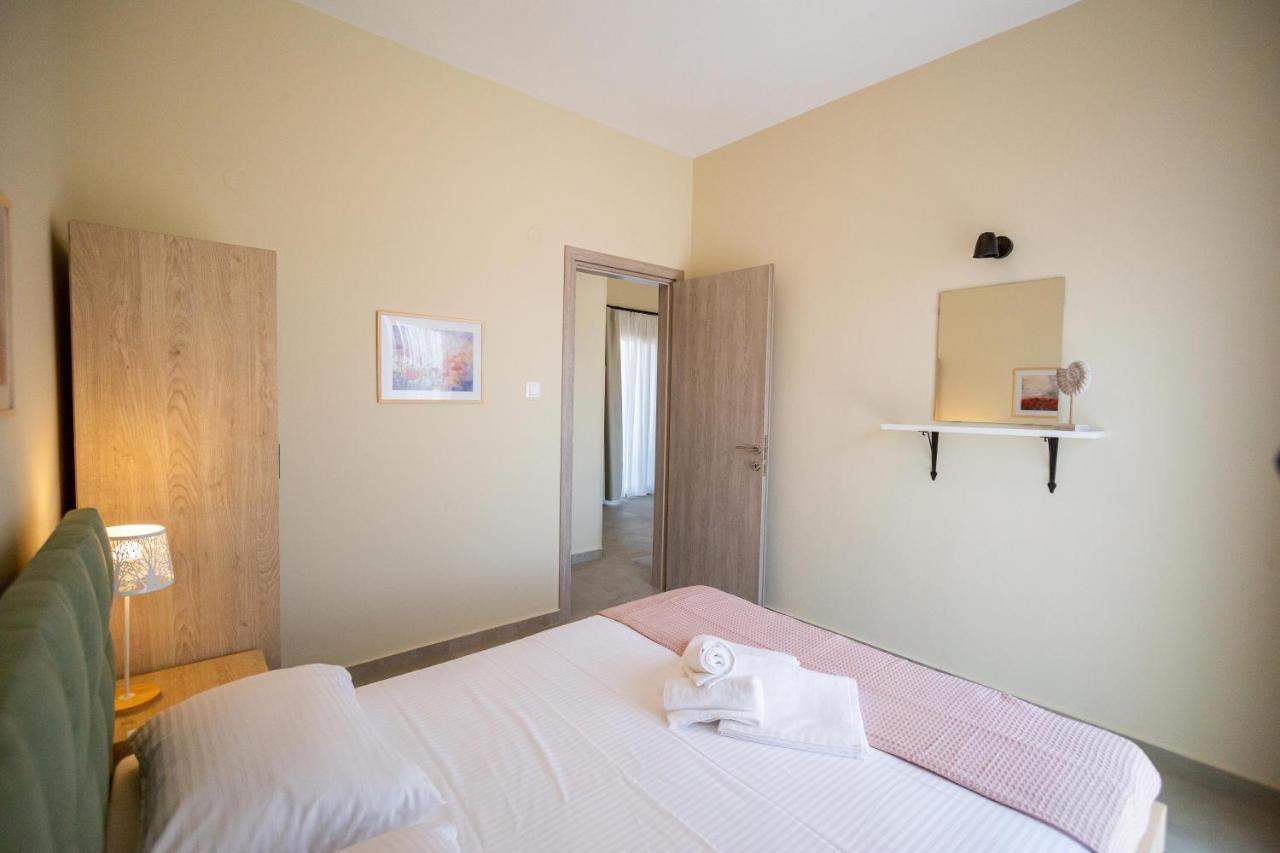 Varkes Suites 2 Nea Moudania Exterior photo